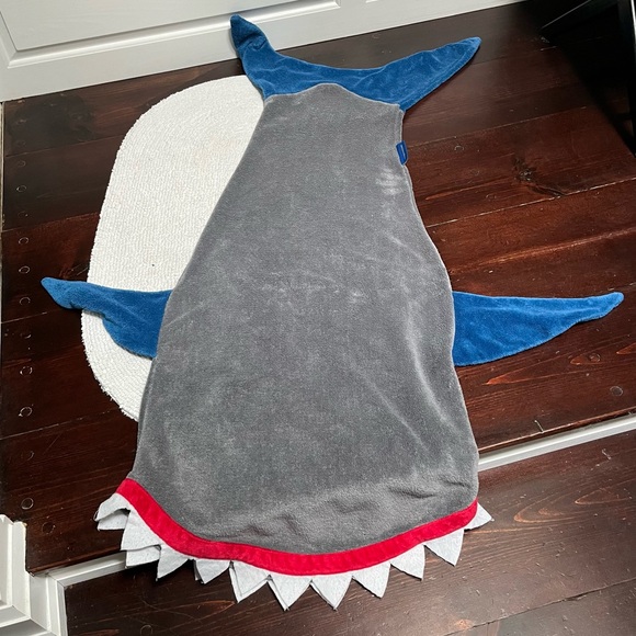 Blankie Tails kids Shark Blanket - Picture 5 of 12
